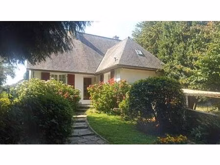 maison de famille cossue  dépendance en campagne avec 6600 m 2 de parc arboré  aux portes 
