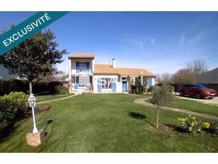 pavillon 3 chambres  bureau et double garage + piscine a magne !