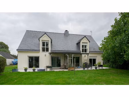 vente maison 7 pièces  221.00m²  ploërmel