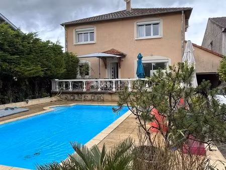 à louer – superbe maison t6 meublée de 172 m² avec piscine – villeurbanne