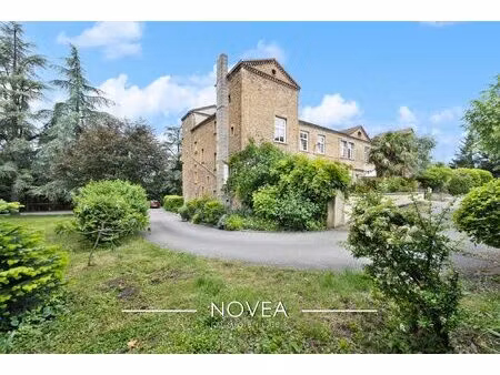 duplex de caractère au coeur d'un chateau du xviie siècle