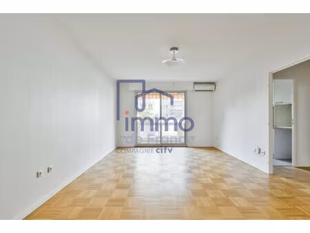 appartement t2 avec terrasse – résidence seniors les hespéri
