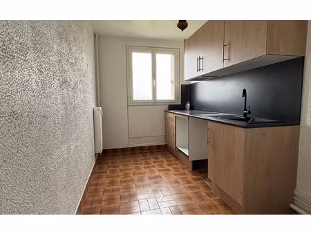 location appartement  74.49 m² t-4 à les ulis  1 200 €
