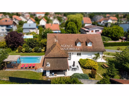 charmes  propriété familiale d'exception avec piscine sur plus de 2 000 m² de terrain