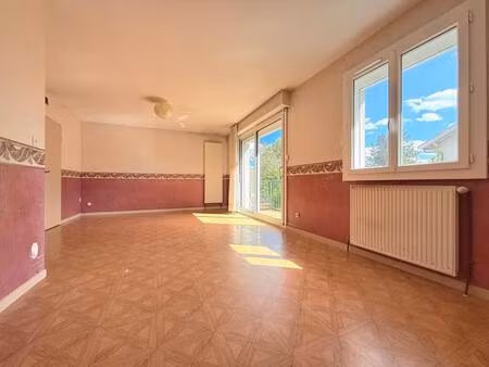 belle maison à rénover située en fond d'impasse