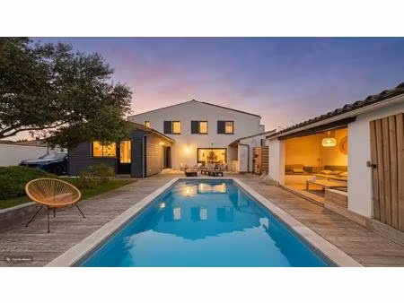 ancien fournil de 180m²  piscine  4 chambres