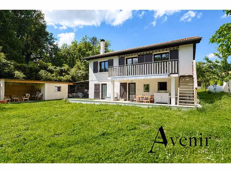 maison familiale rénovée avec parc arboré