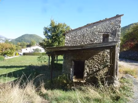 grange et terrain constructible 2586 m²