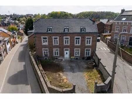 immeuble 4 logements à rénover avec extérieurs et parkings