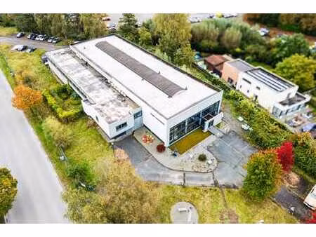 zoning wb : entrepôts & bureaux de haut standing + parkings