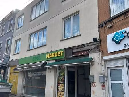 rez-de-chaussée commercial avec entrepôt à louer – 300 m²