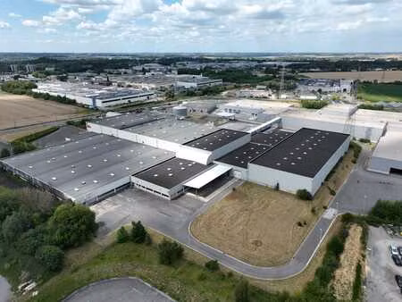 grand entrepôt à louer à fleurus - idéalement situé à proxi