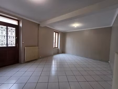 location maison 6 pièces 118 m² à billom (63160)  775 €