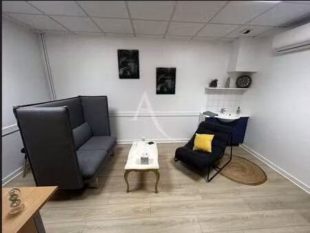 location bureaux et commerces à angers centre (49000) : à louer / 16m² angers centre