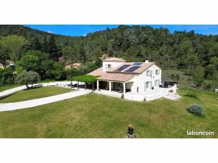 propriété 8 pièces 285 m2 sur 8640 m2 de terrain