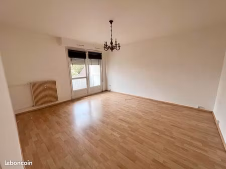 f2 avec balcons et garage proche centre