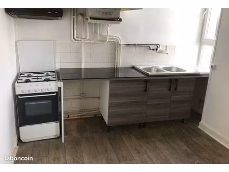 t4 lumineux situé à 1er étage immeuble centre ville