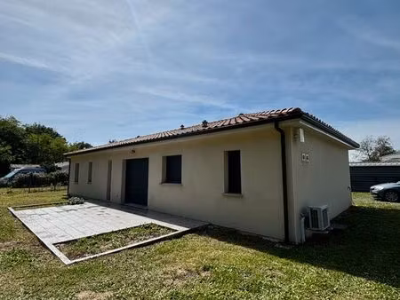 une maison récente dans un environnement rare