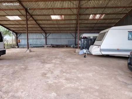 hangar stationnement/ hivernage