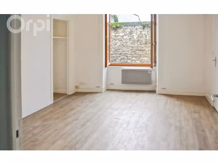 location appartement  m² t-1 à senlis  550 €