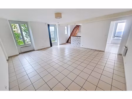 location appartement  61.1 m² t-2 à thomery  830 €
