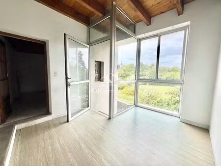 immeuble 2 appartements avec cour  garage et caves- les mages