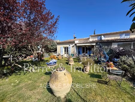 apt en luberon  jolie maison mitoyenne avec jardin dans un quartier calme