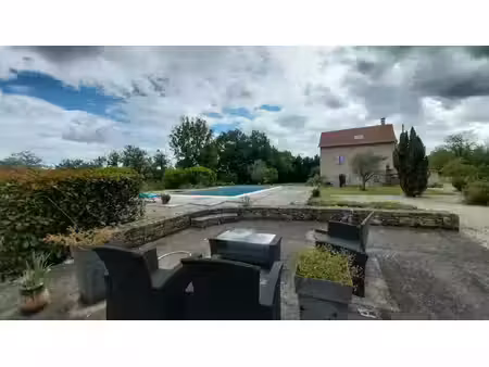 belle maison en pierre