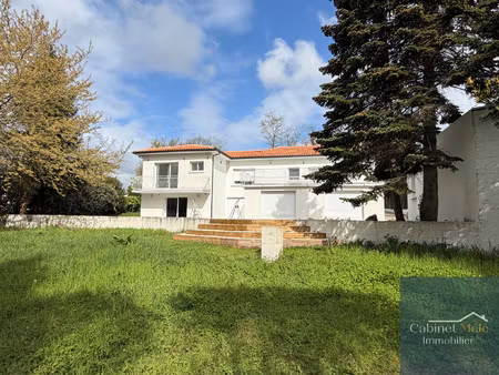 floirac - maison d'environ 280m2 habitable sur une parcelle