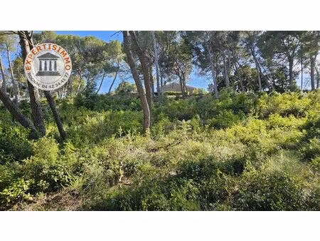 terrain constructible de 691m²