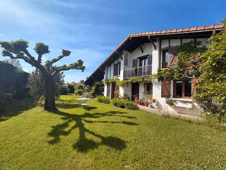 maison urt
