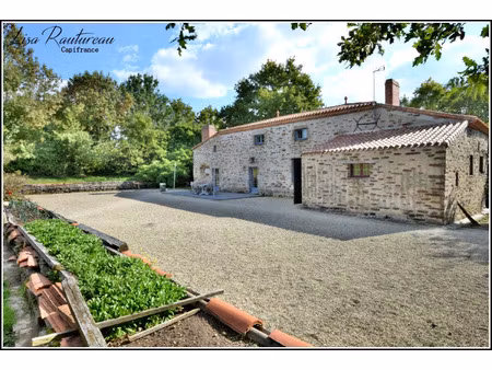 propriété à vendre chavagnes en paillers 13 pièce(s) 360m2 668 800€