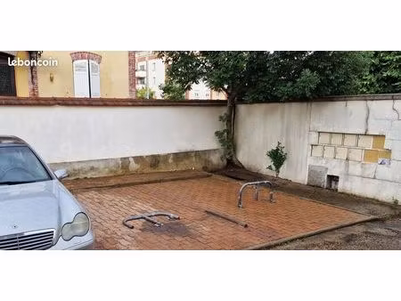 parking - neuilly-sur-marne 93330 – boulevard maréchal foch – face commissariat