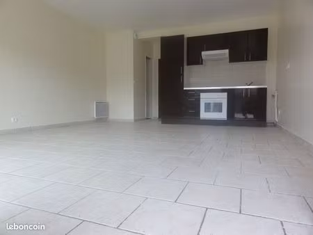 etrechy rerc 3 pièces de 56m² avec terrasse + parking privé