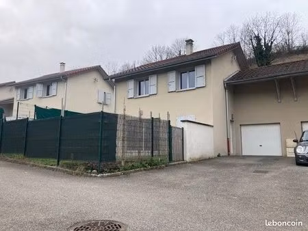 maison avec garage et jardin privatif