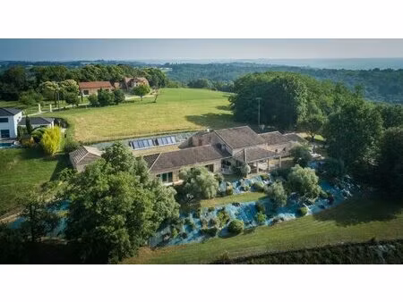 demeure contemporaine  piscine intérieure  et terrain clos