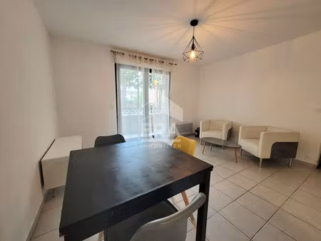 location ou colocation meublee - pau : appartement t3 de 55 m² avec parking et balcon