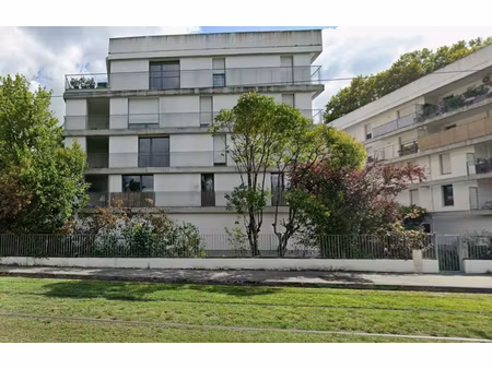 pessac t2 au pied du tram dans résidence récente avec parking fermé