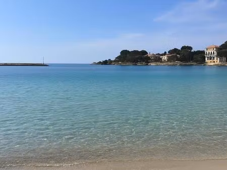 coquet studio expo sud coeur bandol - 170 000