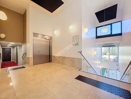 appartement - copropriété récente - balcon - jardin commun