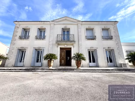 maison de caractère de 271 82 m2 sur une parcelle de 860 m2