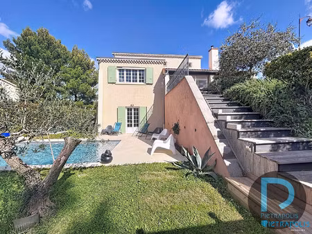 villa de 183m² avec piscine sur une parcelle de terrain de 932m