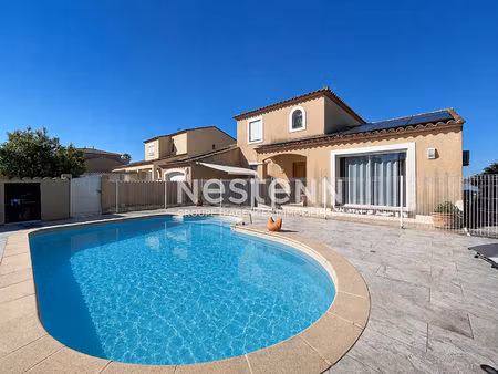 cadre exceptionnel pour cette spacieuse villa avec une vue magnifique et unique