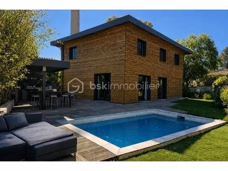 villa familiale au calme avec piscine et garage