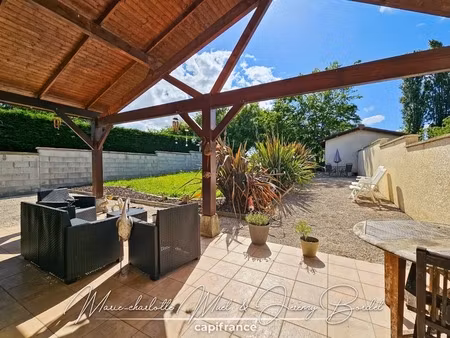 maison mitoyenne 2 chambres avec jardin et cour