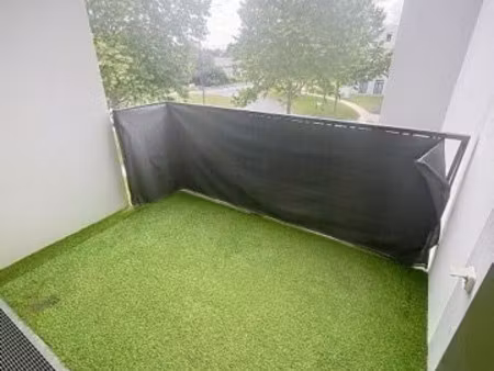 idron - t avec balcon et parking