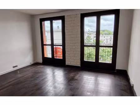 location appartement  m² t-3 à joué-lès-tours  670 €