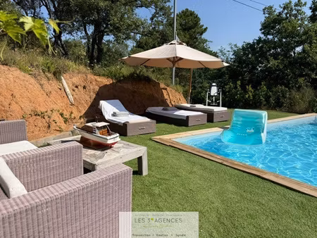 maison individuelle de hameau avec piscine et jardin