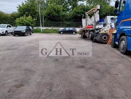 entrepot 462 m² a louer a guignes