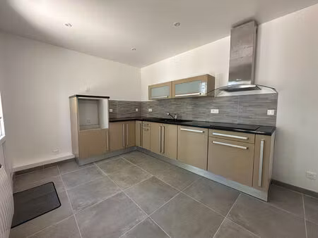 location maison 4 pièces  80.39m²  mantes